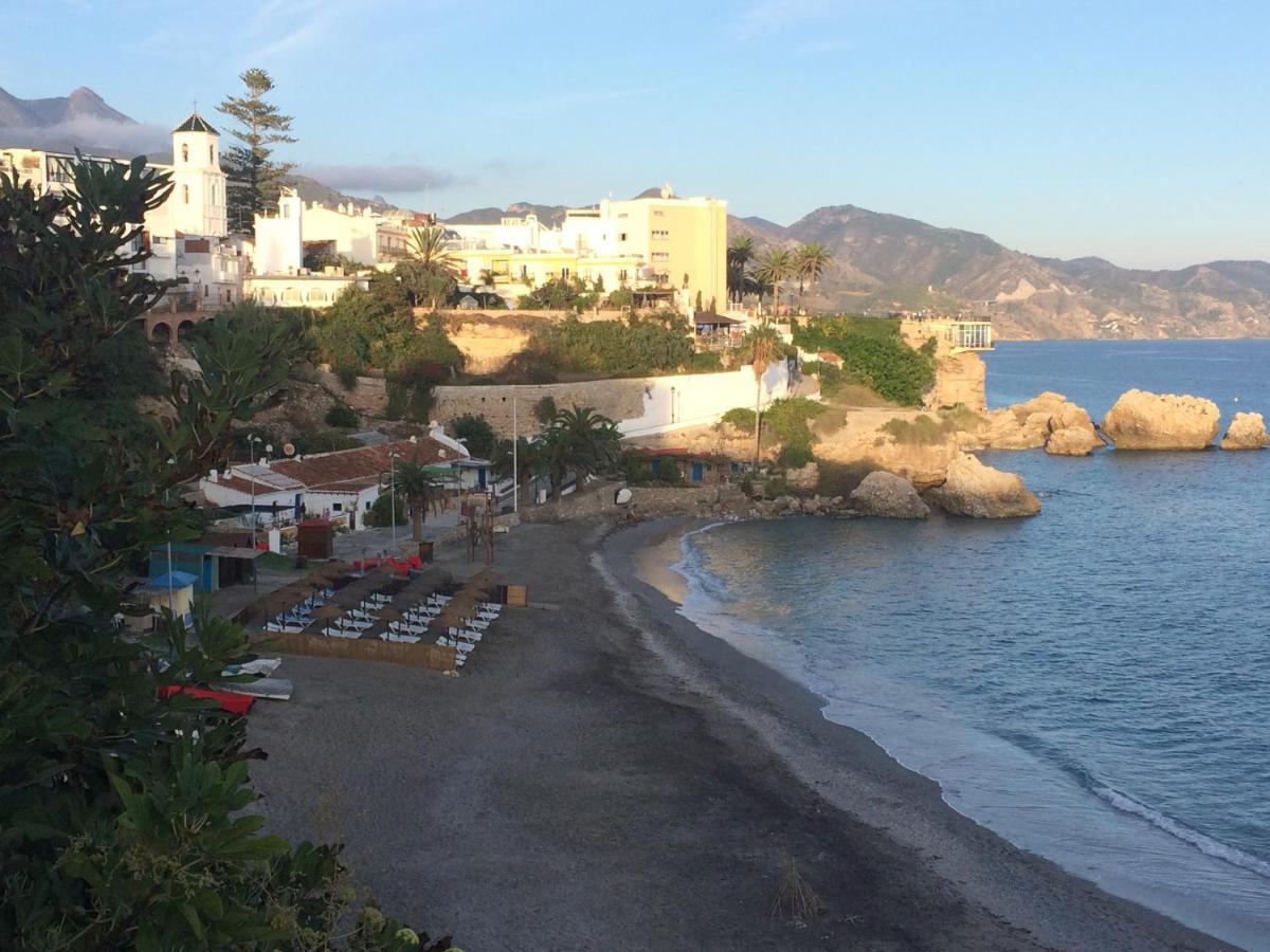 Sea & Pool View Garden Apartment Las Palmeras Nerja Kültér fotó