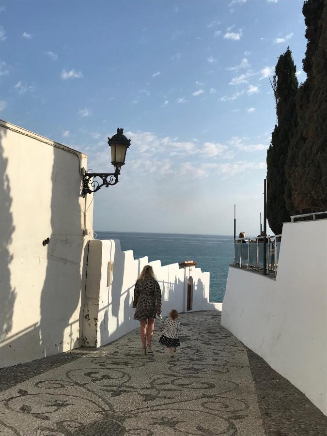 Sea & Pool View Garden Apartment Las Palmeras Nerja Kültér fotó