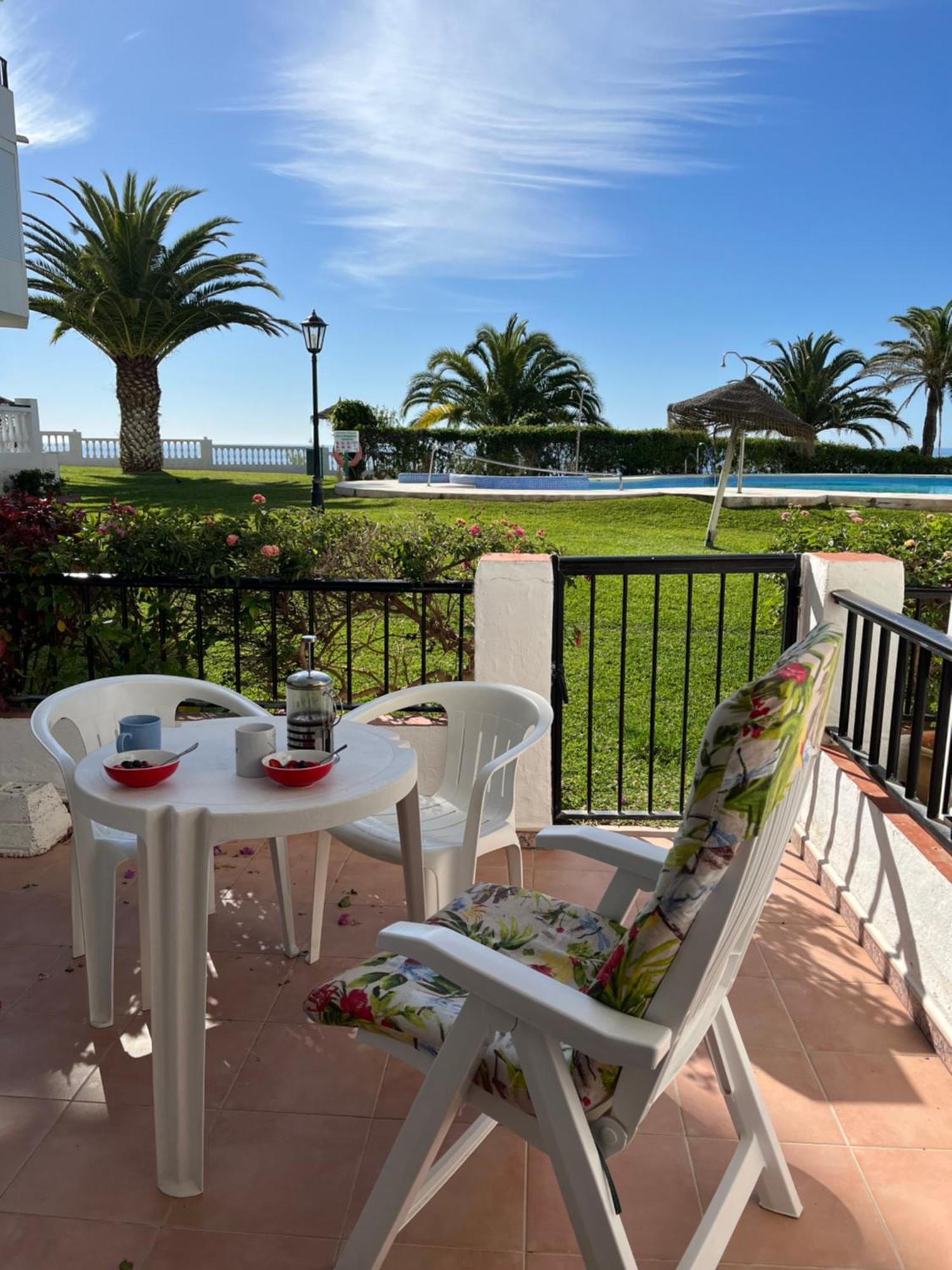 Sea & Pool View Garden Apartment Las Palmeras Nerja Kültér fotó